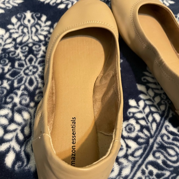 WORN ~8 TIMES Amazon Essentials Ballet Flats in Nude/Taupe/Brown Size 9.5 Women - Picture 4 of 11